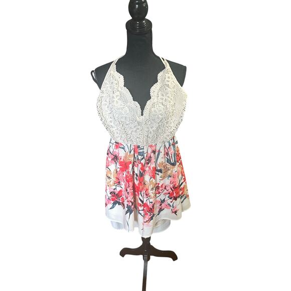 Illa Illa Floral White Lace Romper - Picture 1 of 6